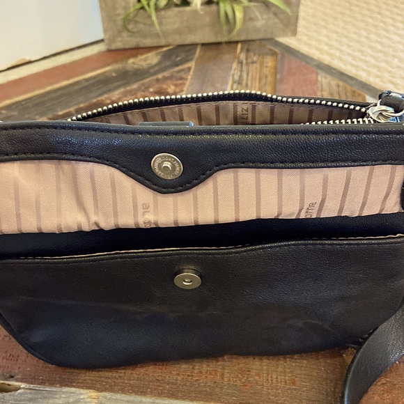 New, Black Liz Claiborne purse - Picture 4 of 6